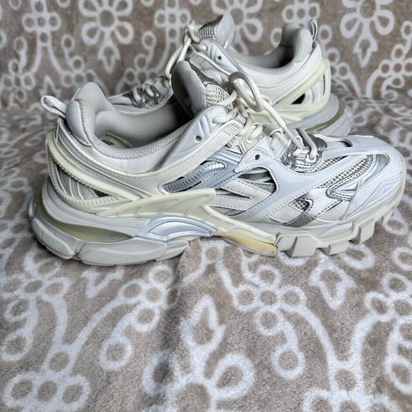 Authentic Balenciaga Trainer 2.0 - Picture 2 of 10